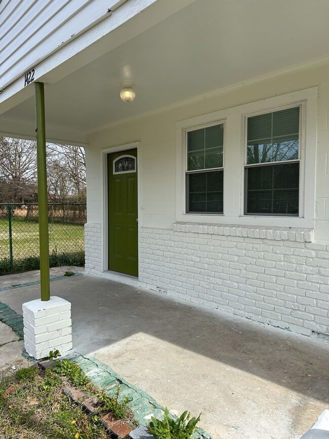 Building Photo - One Month's Free Rent! Charming 3 bedroom home available!  | Section 8 Accepted! |