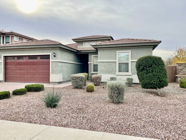 Building Photo - Gorgeous 3 Bed/2.5 Bath + Den Home In Chandler! Gated Community & Upgrades Throughout Home!