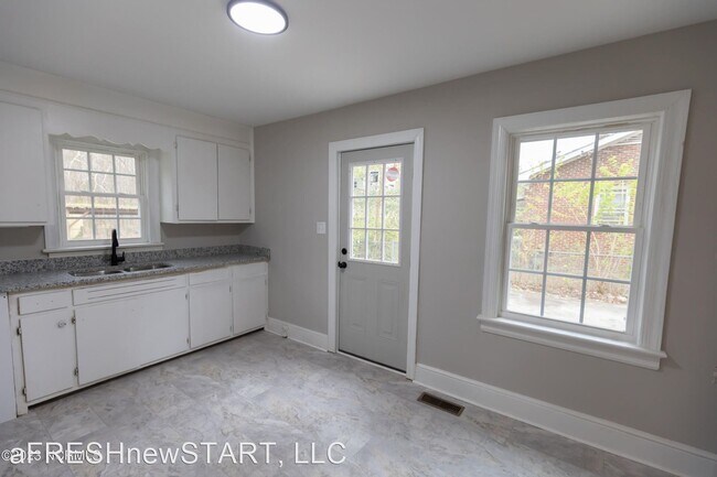 Foto del edificio - 3 br, 1.5 bath House - 1813 Rosewood Ave