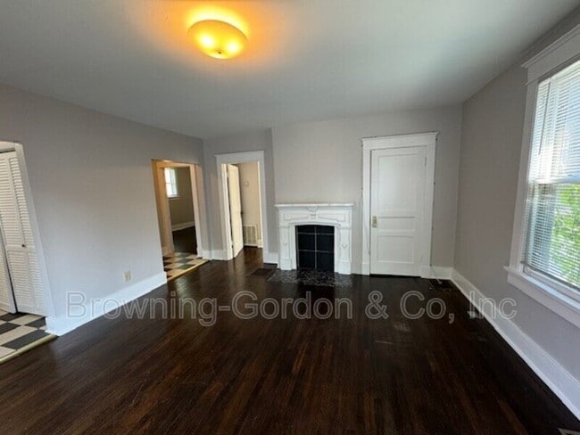 Building Photo - 608 Monroe St