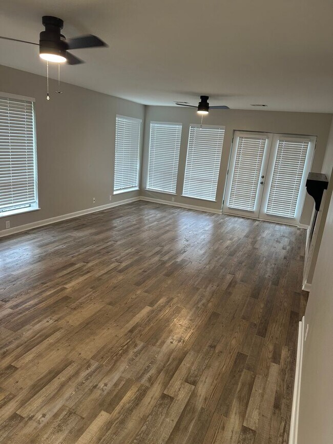 Foto del edificio - Completely Remodeled 2 Bedroom, 2 Bathroom...