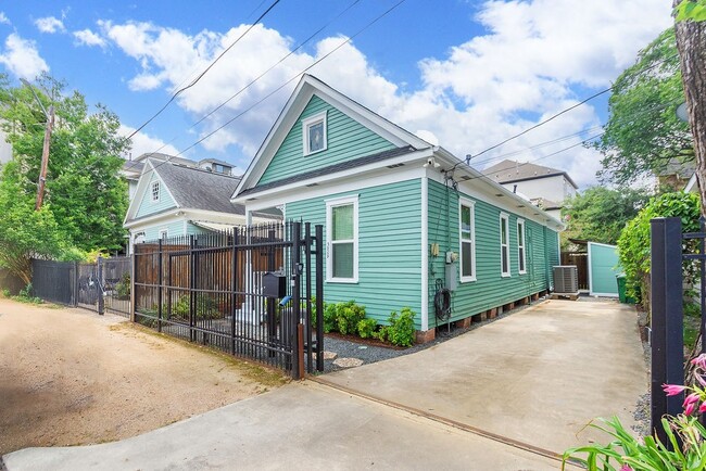 Building Photo - 3909 Barnes St