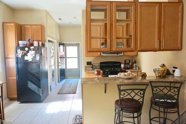 Building Photo - 2 br, 1 bath Apartment - 1627 W Porter Street