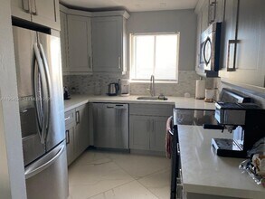 Building Photo - 100 Waterway Dr S