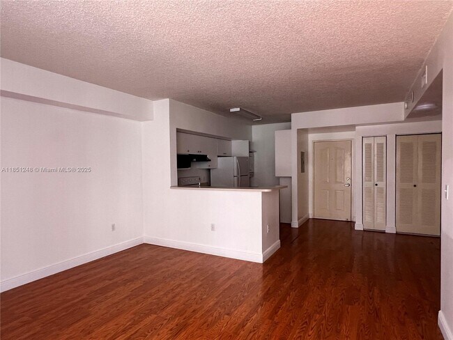 Foto del edificio - 5085 NW 7th St