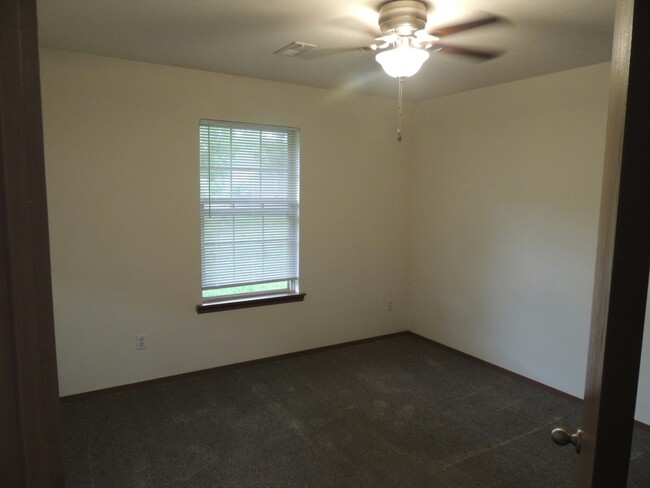 Building Photo - 1015 N Missouri Dr