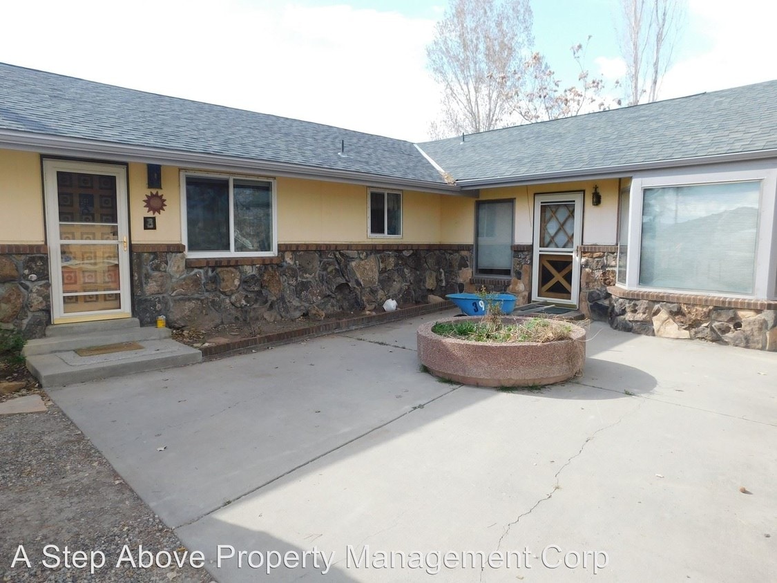 Primary Photo - 3 br, 2 bath House - 477 32 Road #H