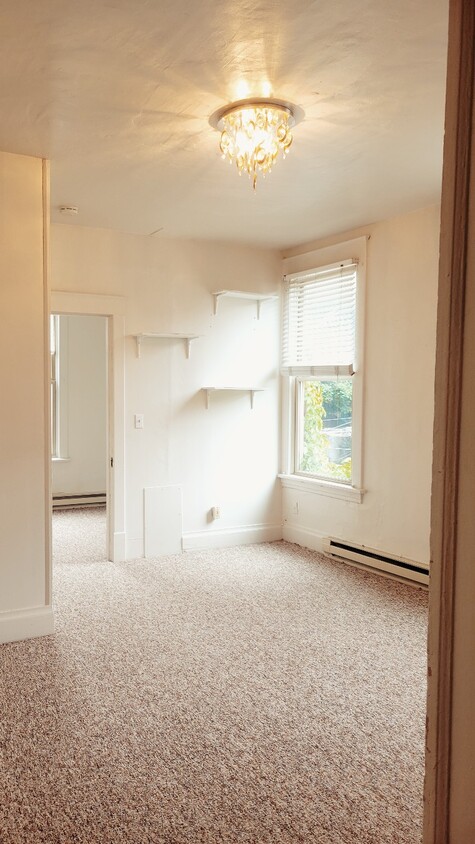 Primary Photo - 105 E High St