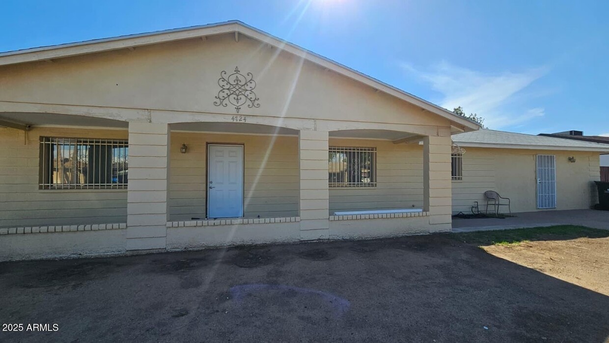 Primary Photo - 4724 N 61st Ave