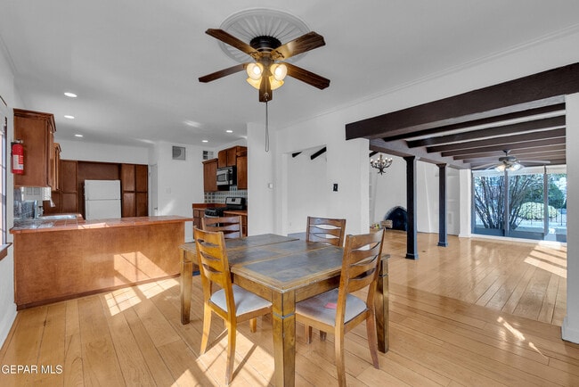 Building Photo - 923 McKelligon Dr