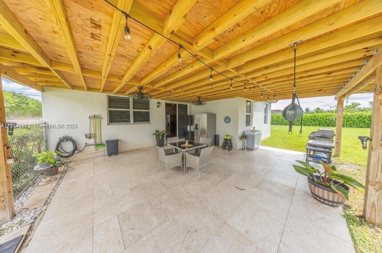 Building Photo - 30600 SW 193rd Ave