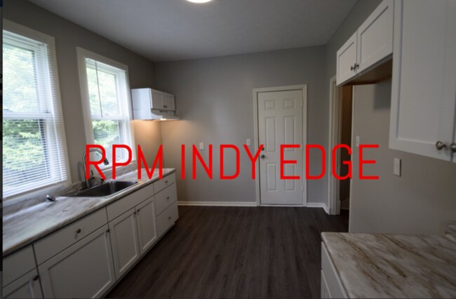 Building Photo - 1/2 Month Free with 1 Year Lease! Spacious...