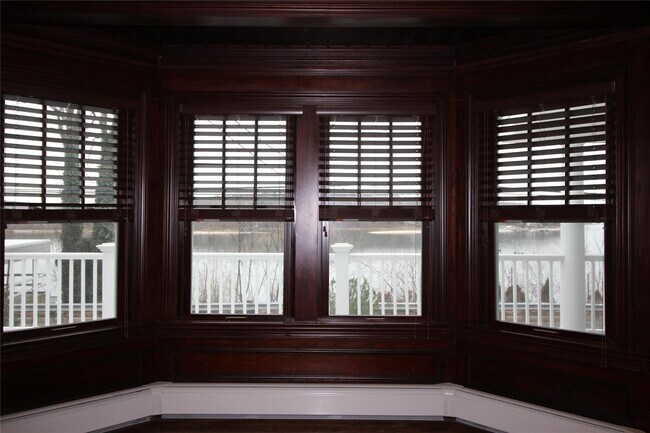 Foto del edificio - 158 Woodbine Ave