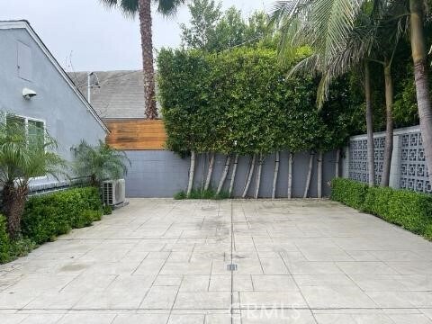 Foto del edificio - 6854 Gentry Ave