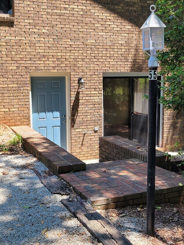 Entry - 55 Greenleaf Ct