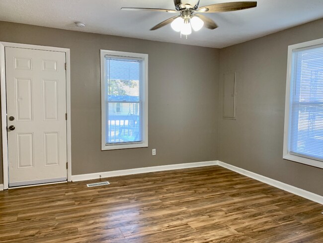 Foto del edificio - "5 Points Beauty 2-Bed Oasis in Huntsville. $500 off one month with 18 month lease!!!