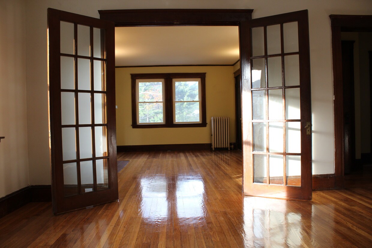 Foto principal - 49 Rogers Park Ave