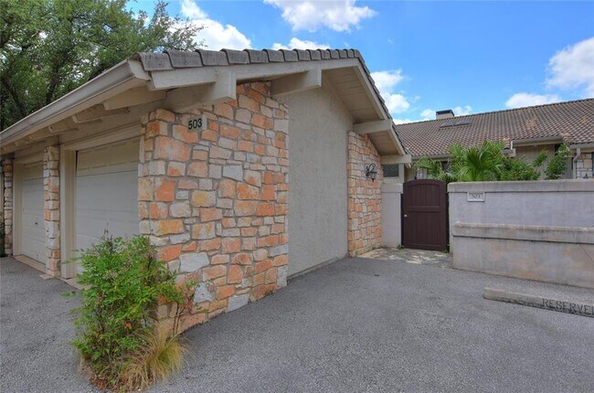 Foto del edificio - 503 Rock Bluff Dr