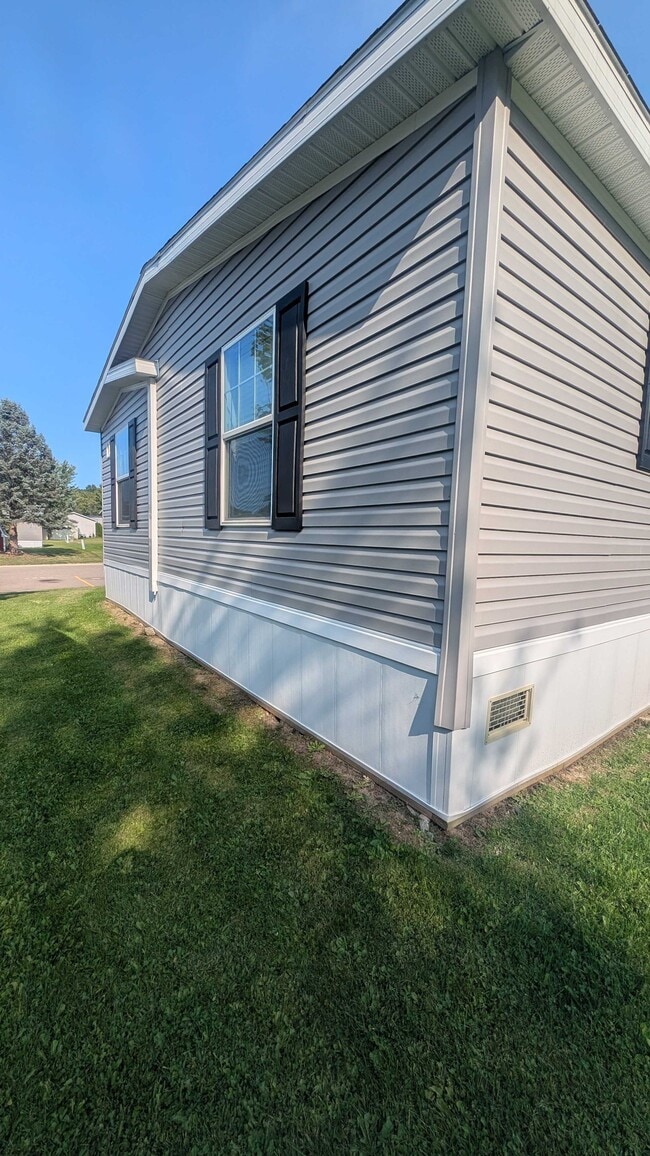 Building Photo - 9383 Evergreen Dr