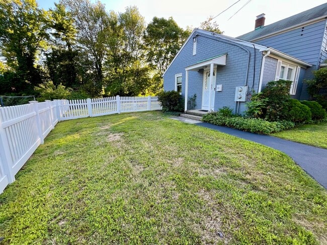 Foto del edificio - 55 Greenlawn Dr