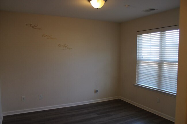 Foto del edificio - 234 Beckingham Dr