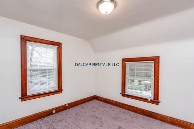 Foto del edificio - Firestone Park Home Available