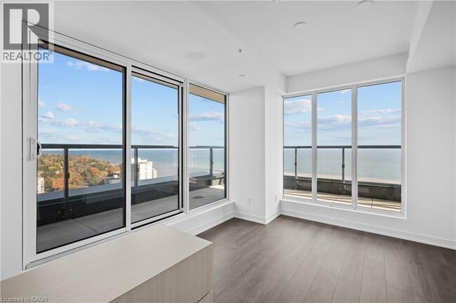 Building Photo - 370 Martha St