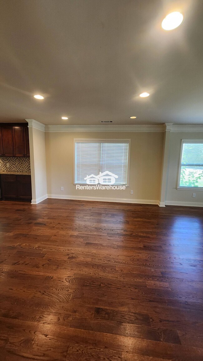 Building Photo - 152 Fair St