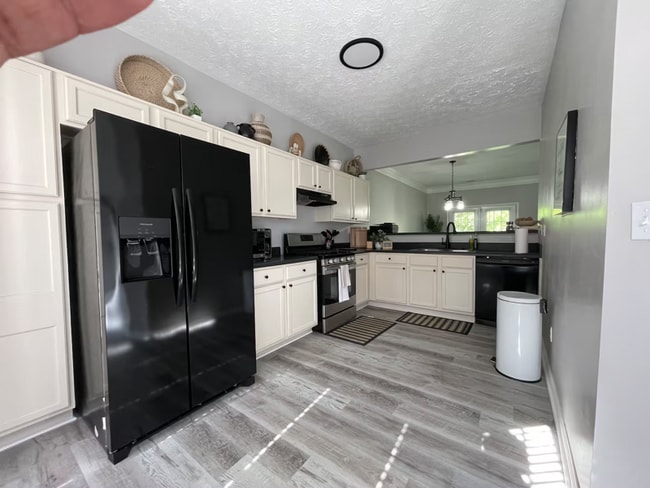 Foto del edificio - 5690 Hampton Ct