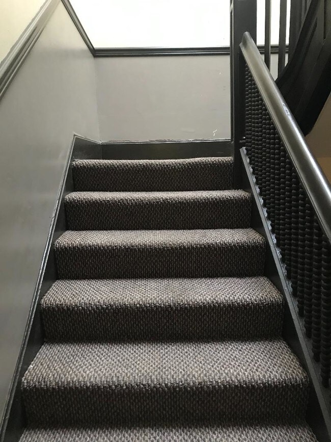 Front_Staires_P1 - 3428 S King Dr