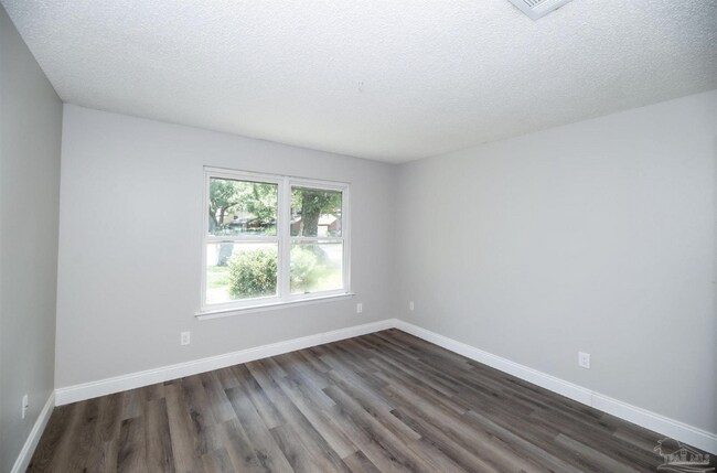Foto del edificio - 7242 Dogwood Terrace Dr