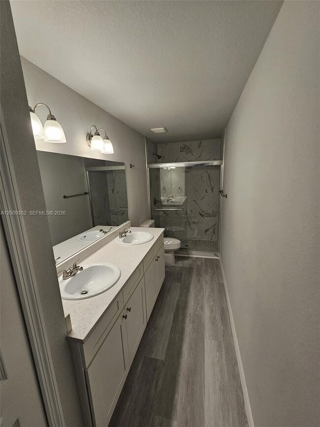 Foto del edificio - 600 Zara Goza Ct
