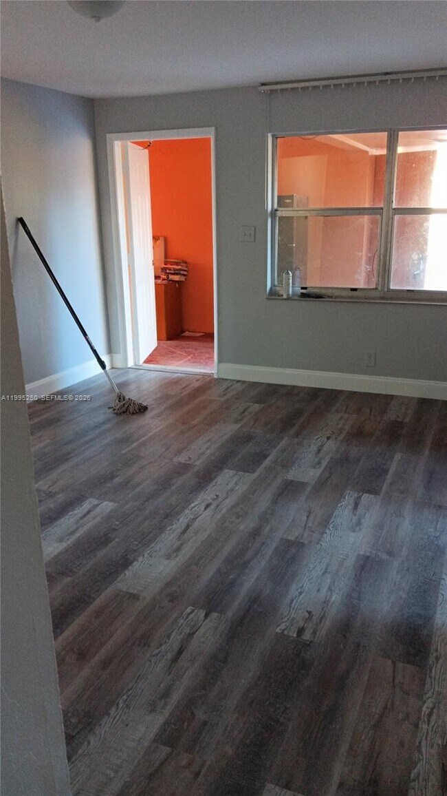 Foto del edificio - 5640 NW 15th St