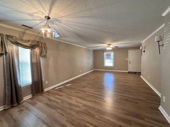 Foto del edificio - Exclusively Offered By Muse Realty Rentals, LLC