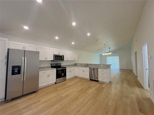Building Photo - 826 Birch Ave
