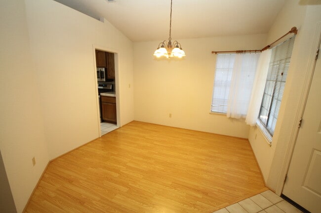 Building Photo - 3Br/2Ba/ 1543SF Single Story Home.  Tenant...