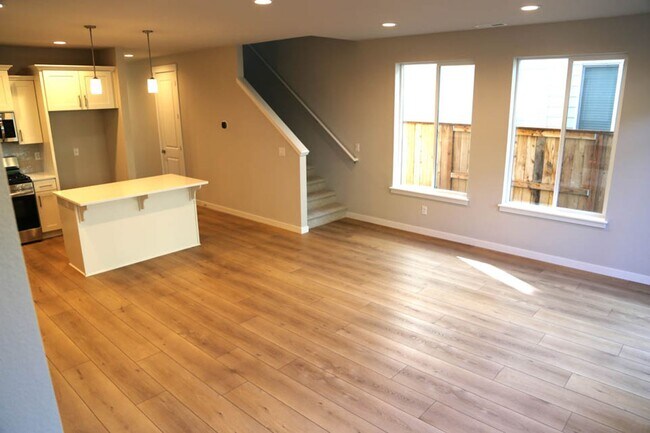 Foto del edificio - New 3 bed 2.5 Bath Townhome Ready for You!