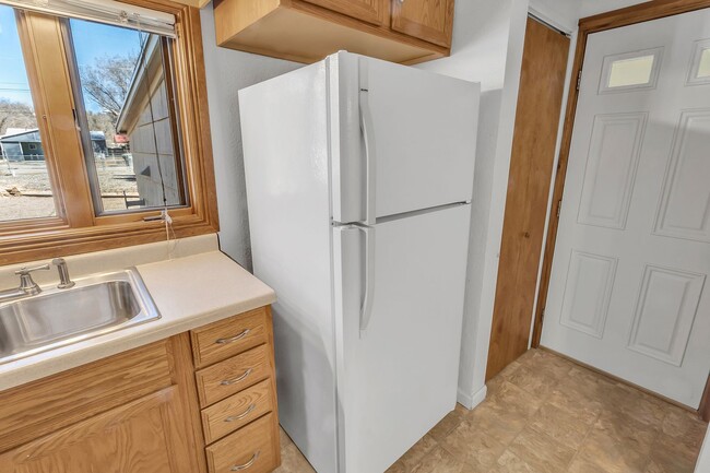 Building Photo - 2 Bed 1 Bath House in Delta!