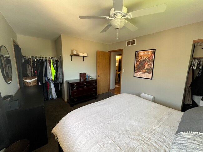 Building Photo - Fully Updated St Francis 2br Upper Unit