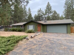 Building Photo - 1544 SW Knoll Ave