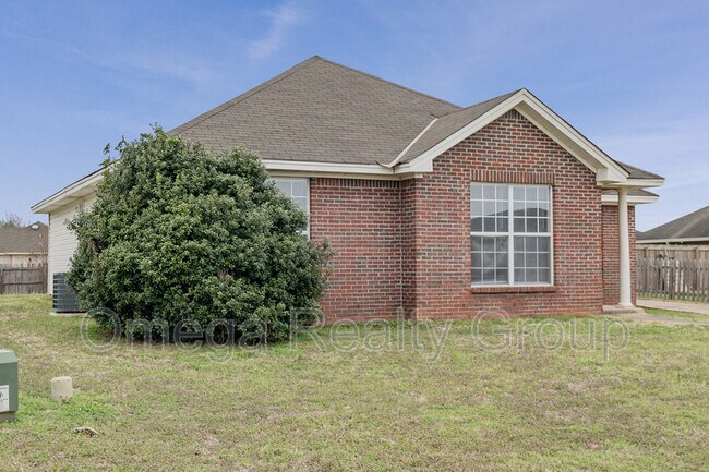 Building Photo - 595 McDonald Dr