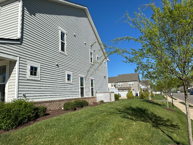 Building Photo - 4001 Tin Roof Way