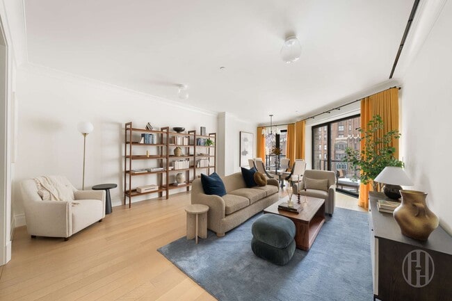 Building Photo - 164 W 74th St