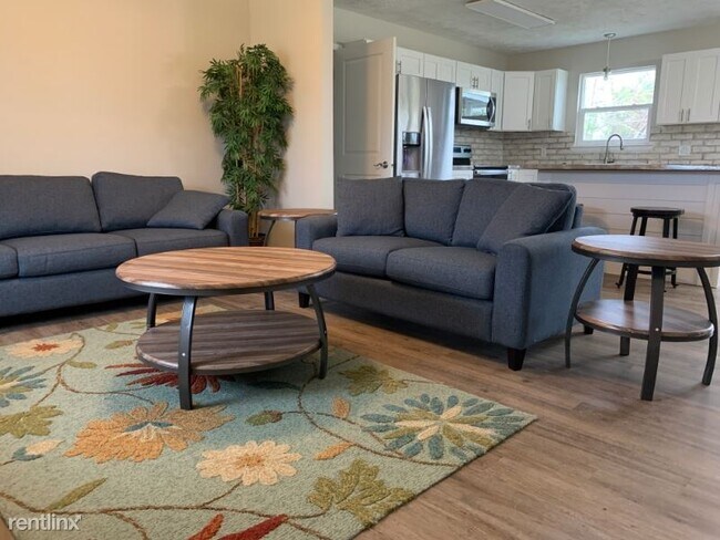 Foto del edificio - 4 br, 3 bath House - 3928 E 9th St