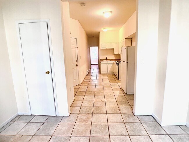 Building Photo - 324 Monroe St