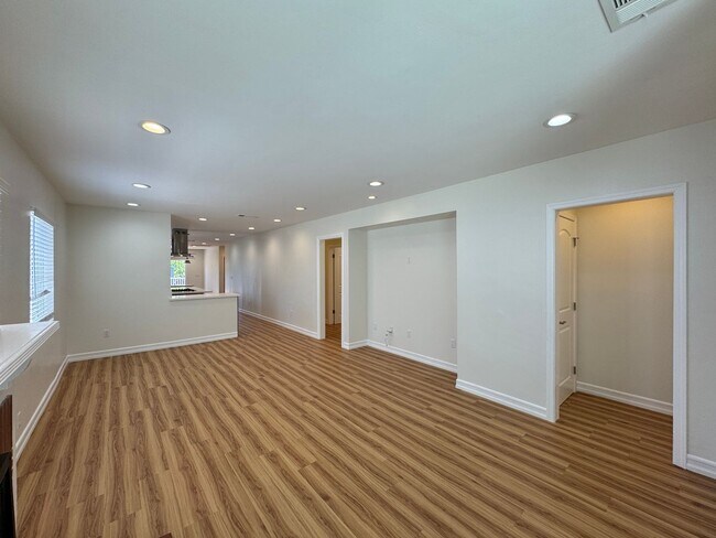 Building Photo - 2150 Crescent Ave