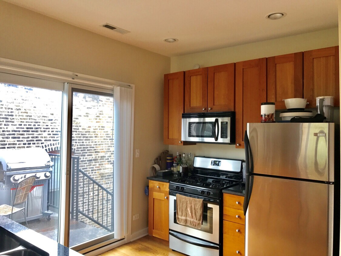 Primary Photo - 841 W Armitage Ave