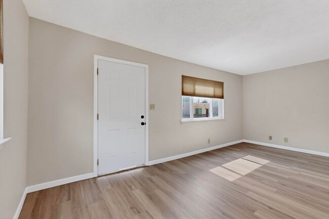 Building Photo - 12007 Stilwell Pl NE