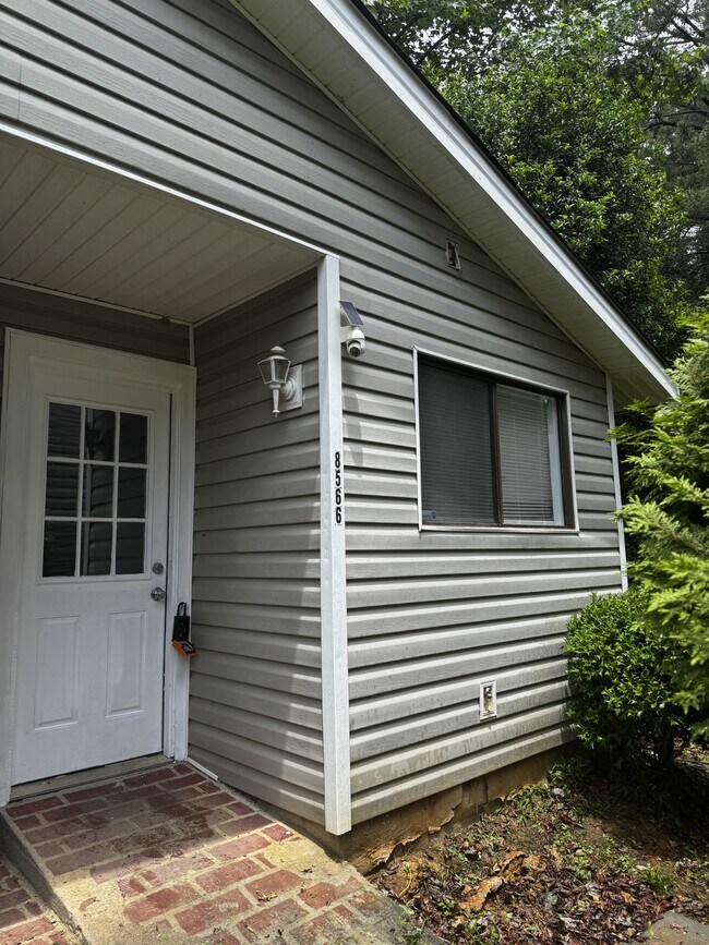 Foto del edificio - 8566 Creekwood Way