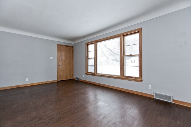 Foto del edificio - 290 Wilson Ave SW